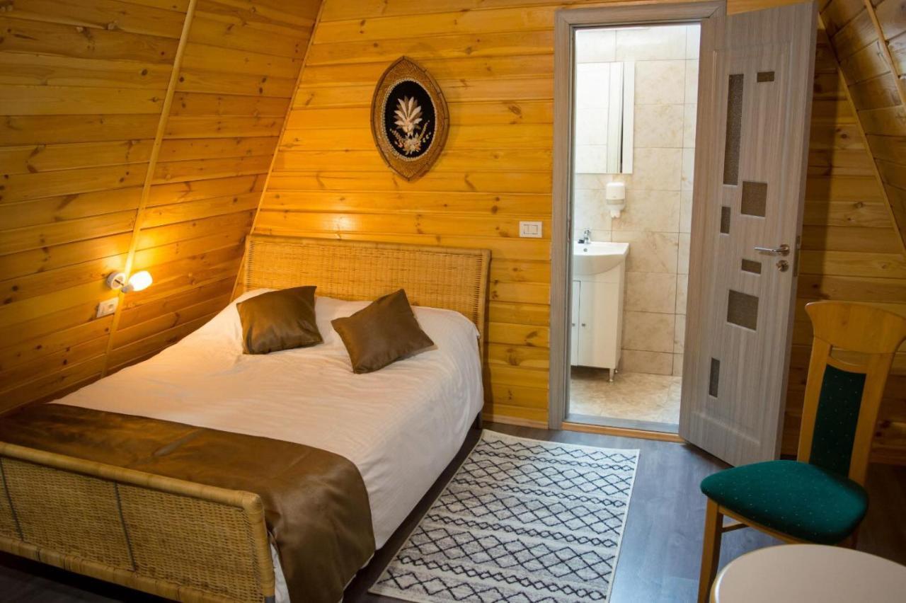 Casute Din Lemn Hotell Jiblea Veche Eksteriør bilde