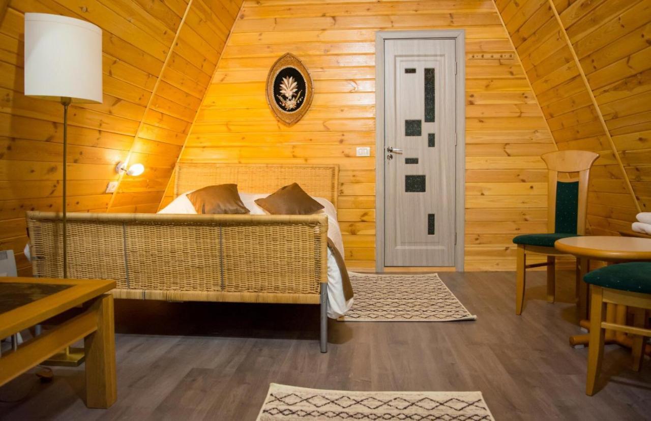 Casute Din Lemn Hotell Jiblea Veche Eksteriør bilde