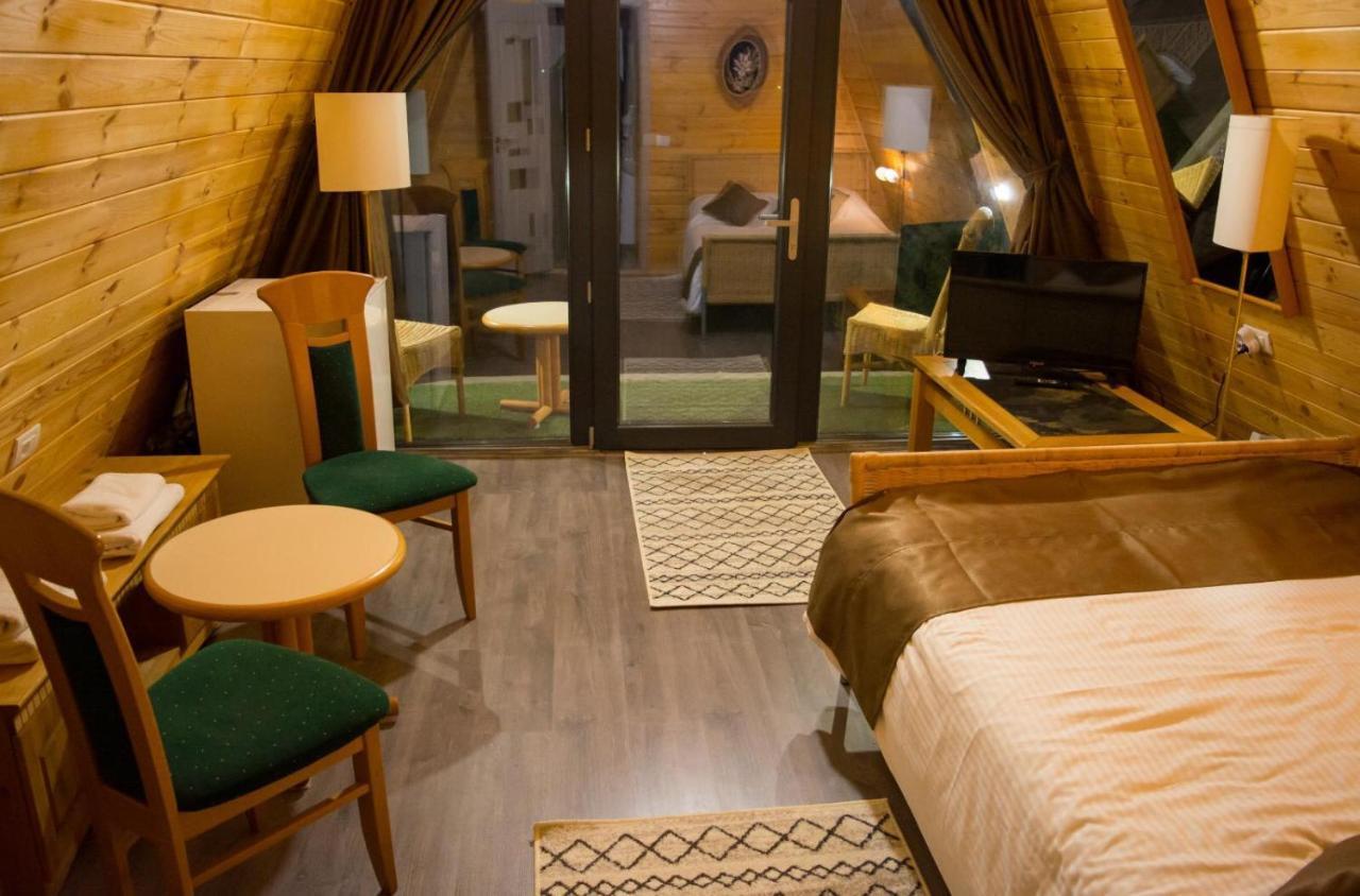 Casute Din Lemn Hotell Jiblea Veche Eksteriør bilde